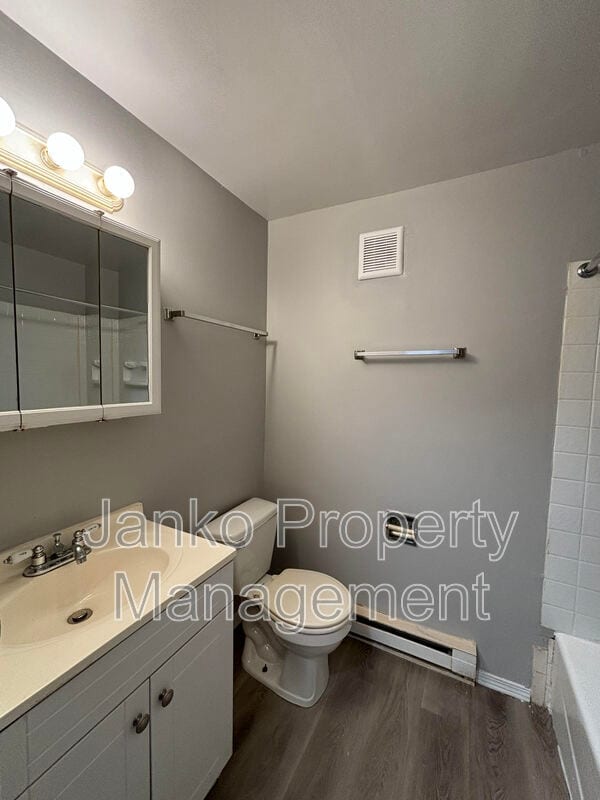 Building Photo - 474 W 14th Pl