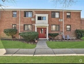 Building Photo - 12 Lawrence Dr