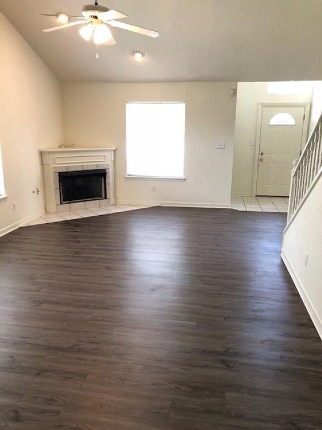 Building Photo - 2554 Golden Park Ln