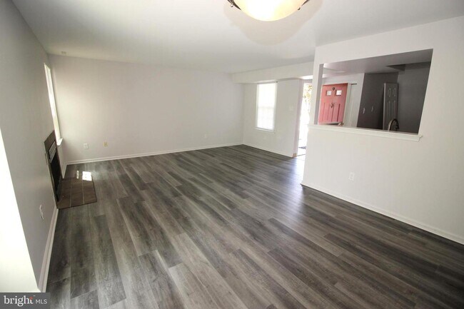 Building Photo - 1657B Trellis Cir