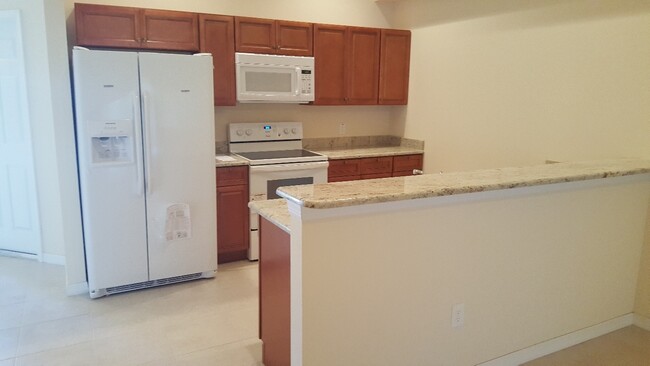 Foto del edificio - NEWER 3 bedroom 2 bath 1 car garage duplex...