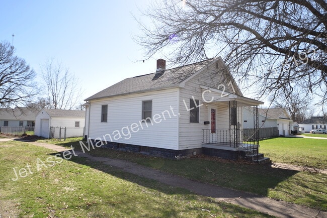 Building Photo - 2 bedroom HOUSE For RENT