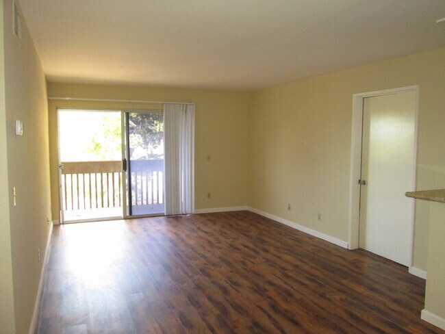 Foto del edificio - 2 Bedroom Condo in Mission Valley