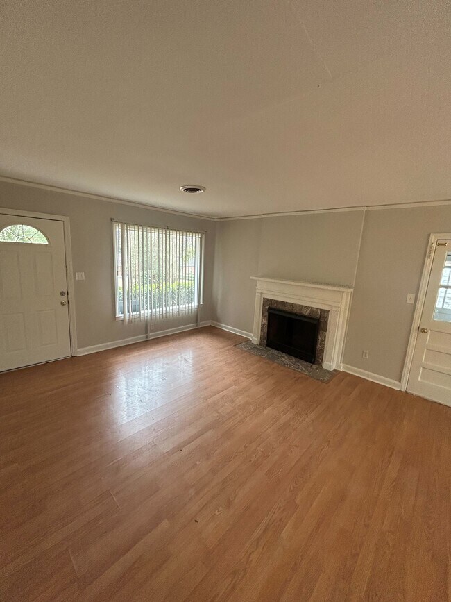 Foto del edificio - 3575 N Wareingwood Dr