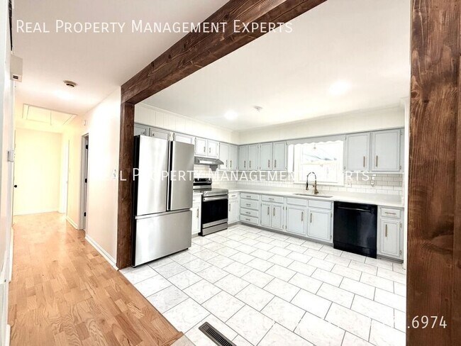 Foto del edificio - 10109 Windrift Rd