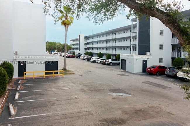 Foto del edificio - 447 NE 195th St