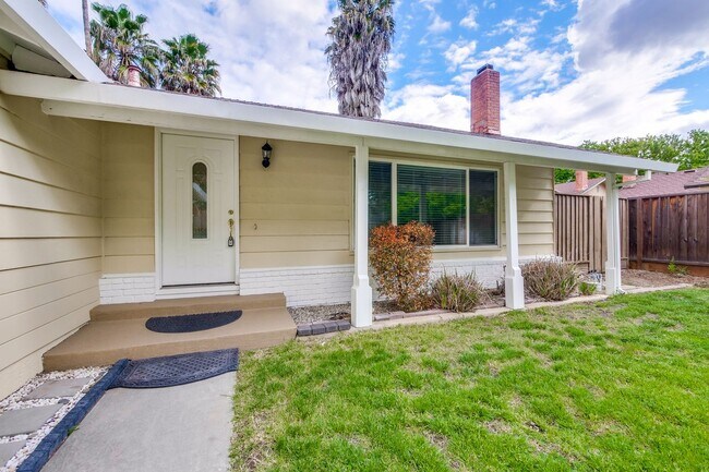 Foto del edificio - Nicely Refreshed Single Story 4 BR/2BA Gre...