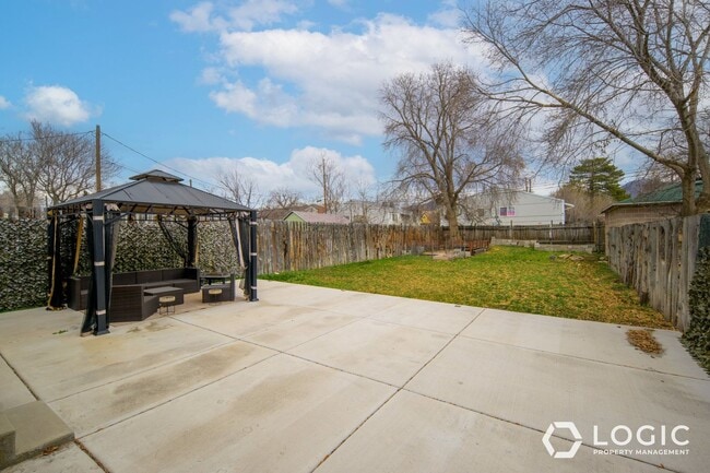 Building Photo - 2347 S Green St