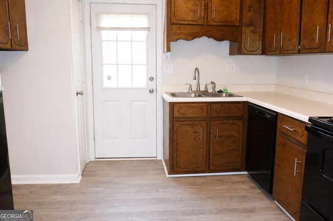 Foto del edificio - 1841 N Ridge Dr