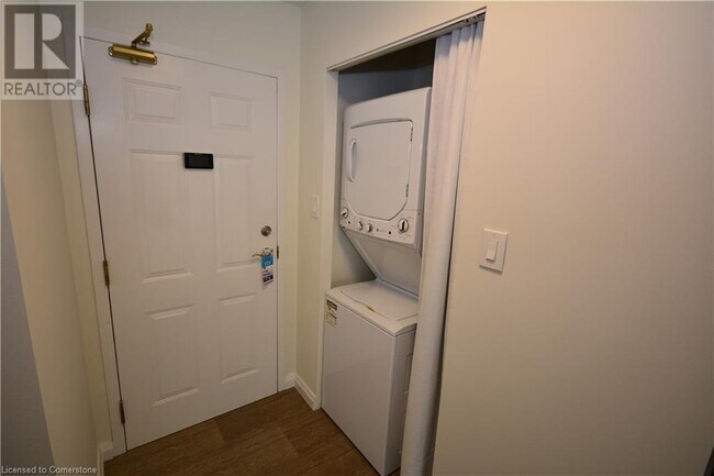 Photo du bâtiment - 1270 Maple Crossing Blvd