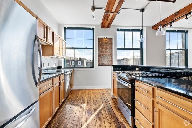 Building Photo - 881 E 1st St