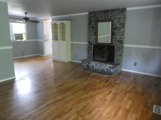 Building Photo - 14540 SW 89th Ave