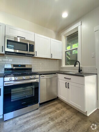 Building Photo - 1535 Fallowfield Ave