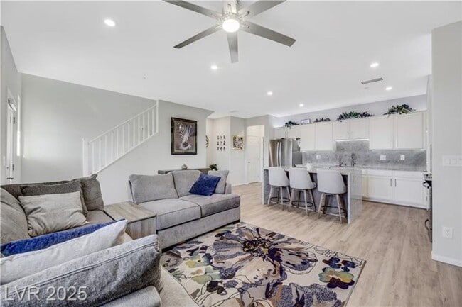 Building Photo - Modern 4-Bed Townhouse in Henderson