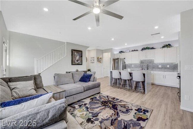 Foto del edificio - Modern 4-Bed Townhouse in Henderson