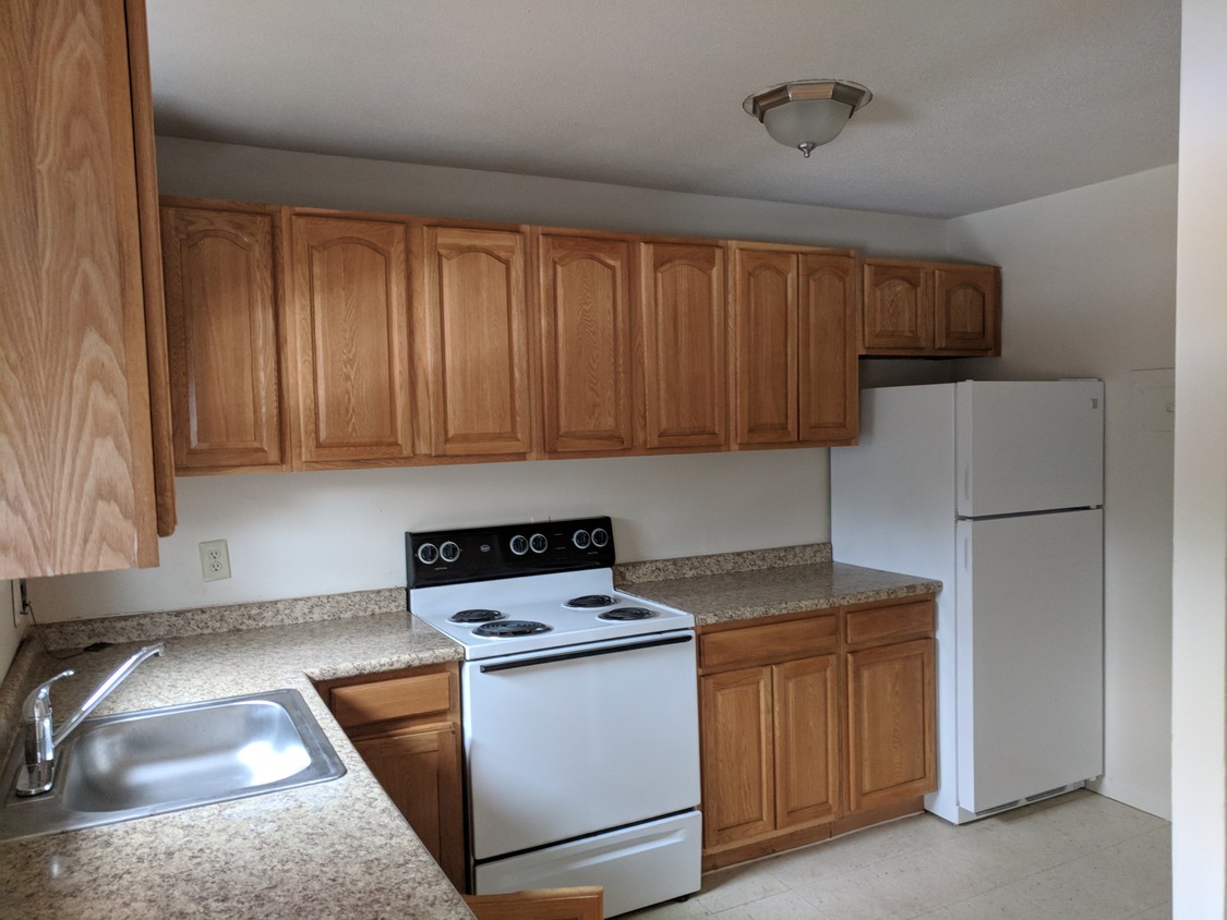 Kitchen - 950 N Pleasant St