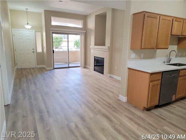 Building Photo - GORGEOUS SW 1st FLOOR UNIT IN GATED COMMUN...