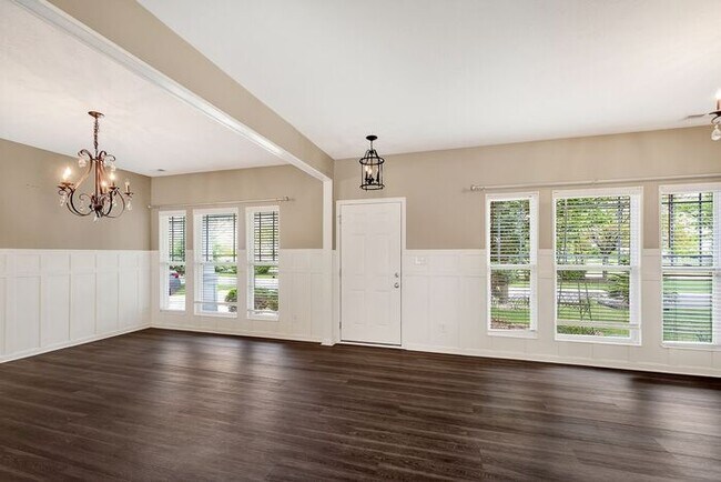 Foto del edificio - Quiet, comfort living in Westfield
