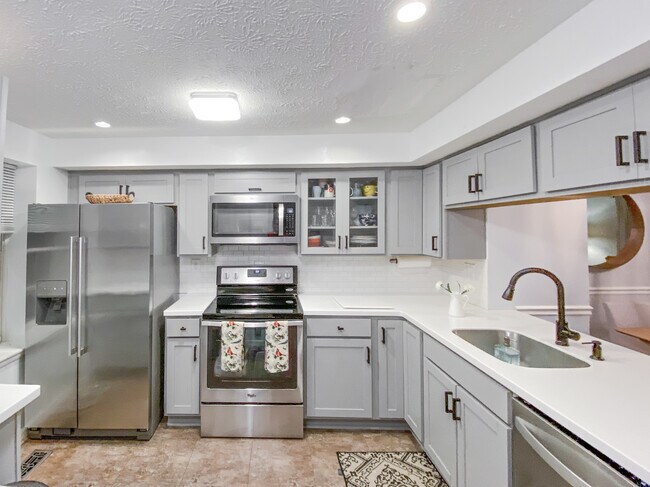 Building Photo - 13957 Palmer House Way