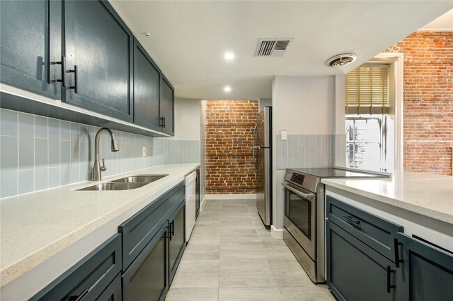 Building Photo - 213 23rd Street Rear