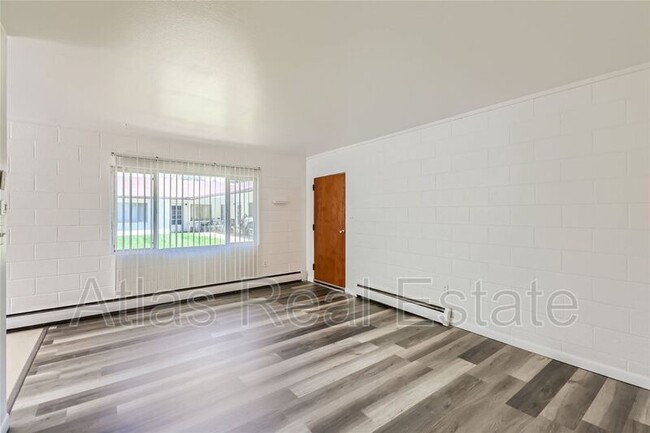 Building Photo - 708 E Alpert Ct