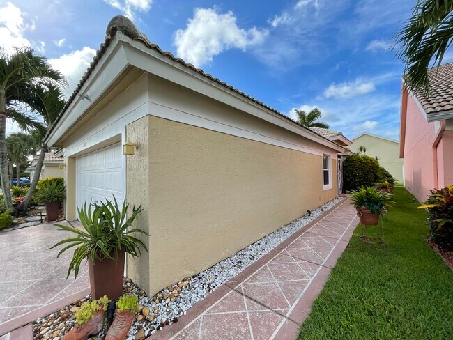 Foto del edificio - 5140 Marla Dr