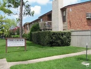 Building Photo - 9101 Country Creek St