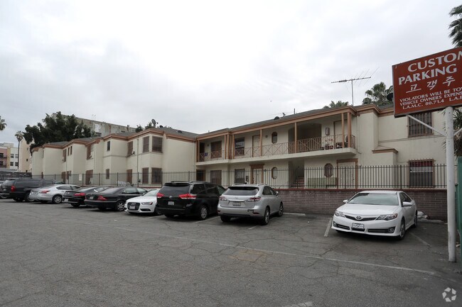 Building Photo - 820 S Serrano Ave