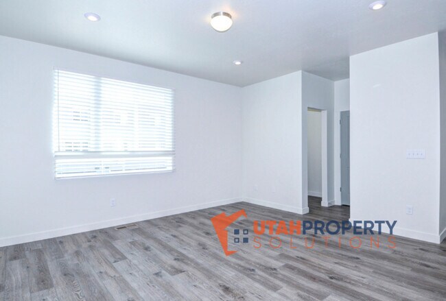 Building Photo - 1042 W 430 S