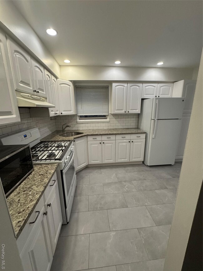 Building Photo - 43-04 72nd St