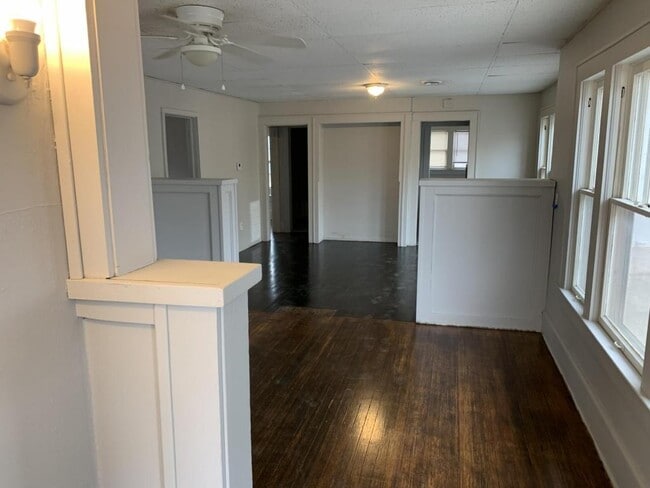 Building Photo - 139 S Lowry St