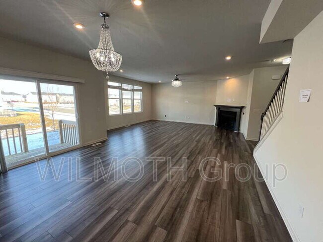 Foto del edificio - 5374 Noble Crossing Pkwy W