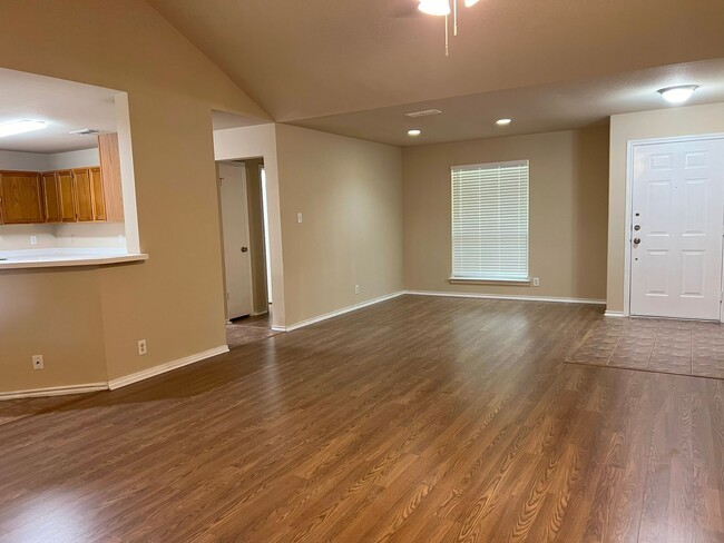 Building Photo - 1025 Linden Grove Dr