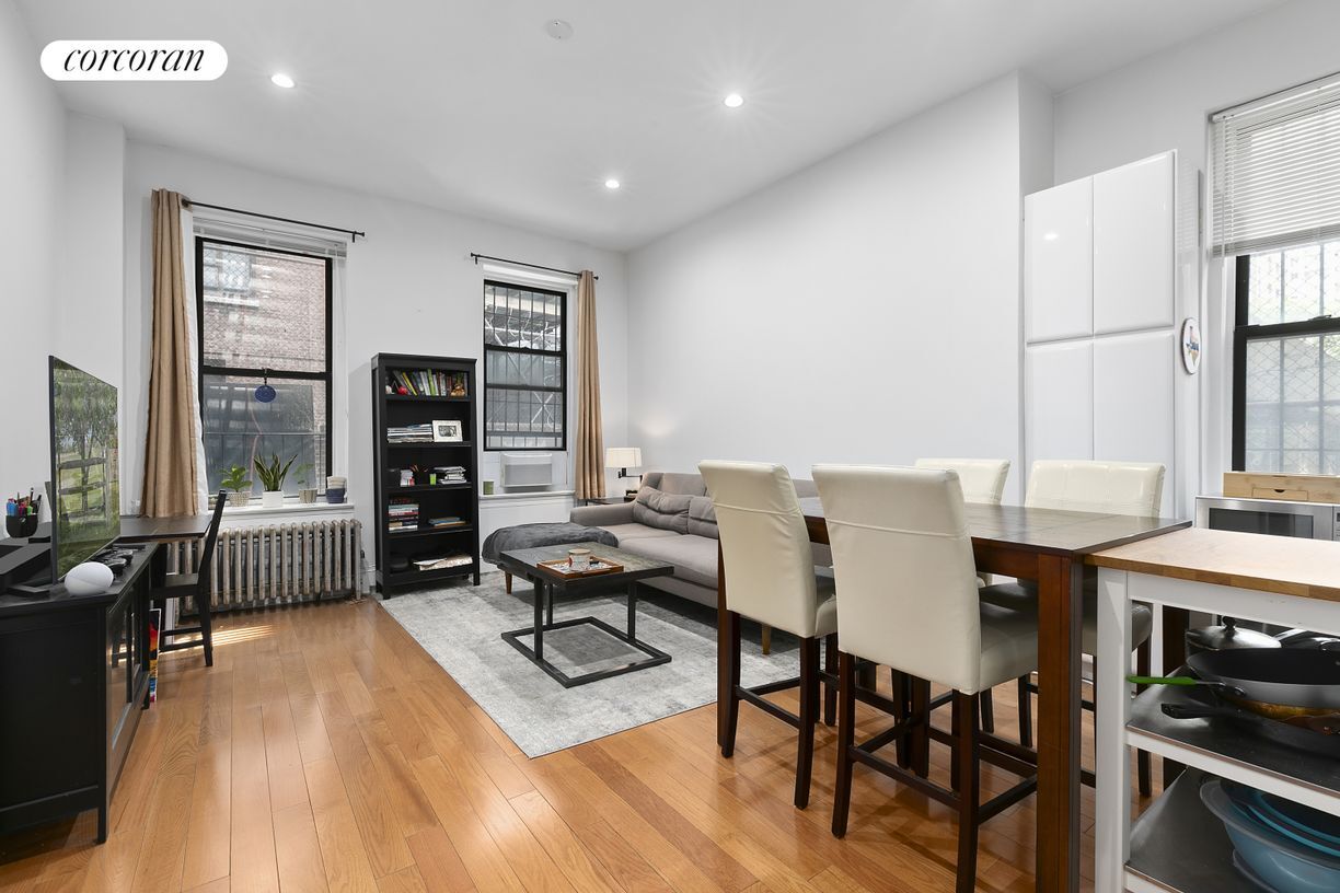 Foto principal - 26 W 97th St