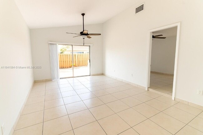 Foto del edificio - 13536 SW 11th Ln