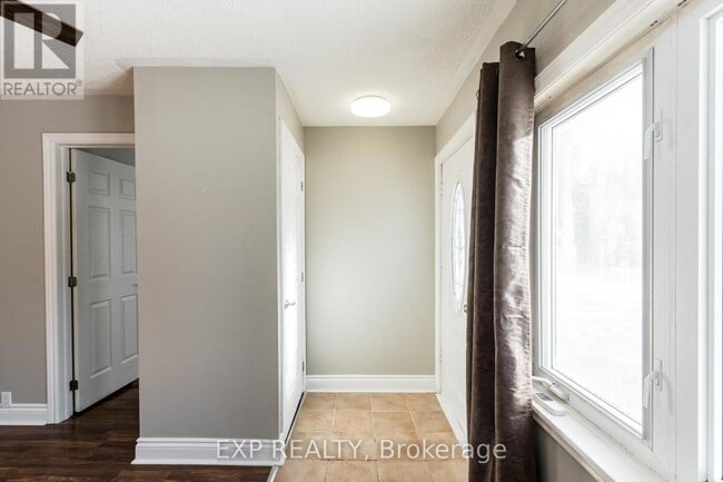 Building Photo - 230 Pine Beach Dr