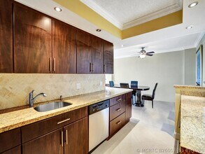 Building Photo - 405 N Ocean Blvd