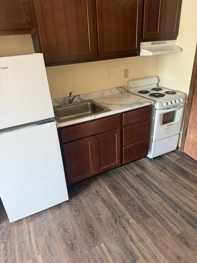 431 W Main St