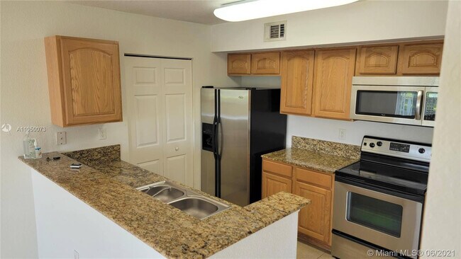 Foto del edificio - 261 SW Palm Dr