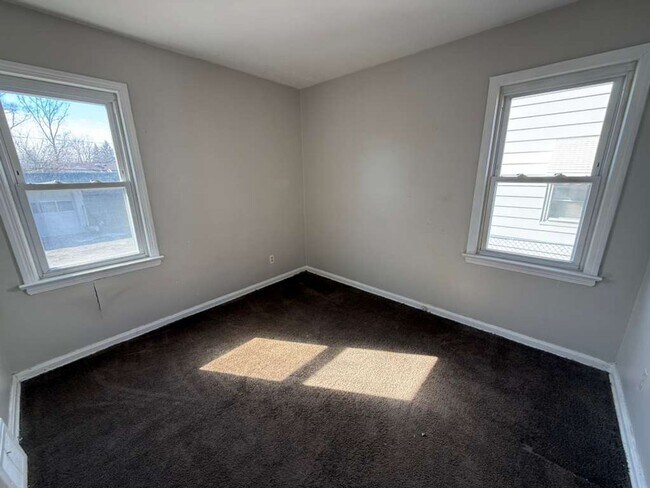 Foto del edificio - 2-BED, 1 BATH BEAUTIFUL SINGLE- FAMILY HOME IN MAPLE HEIGHTS!