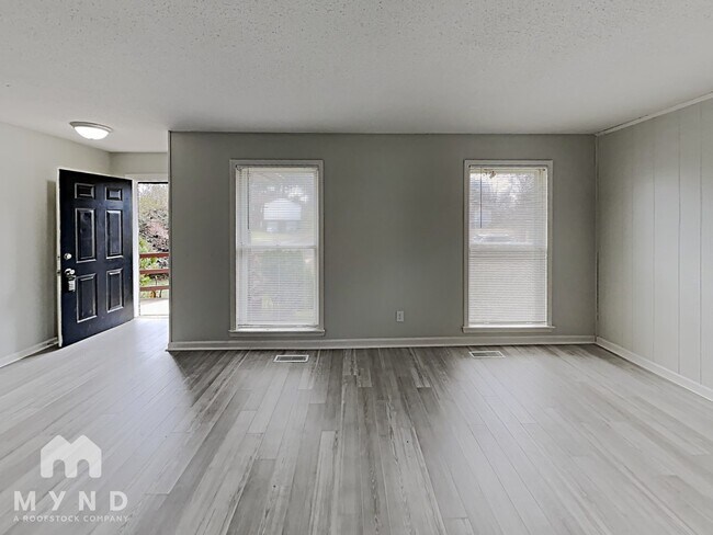Building Photo - 716 2nd Pl