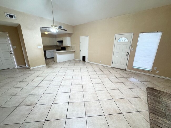 Building Photo - 3/2 Ready to Rent ASAP!