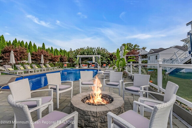 Building Photo - 947 Norwood Ave