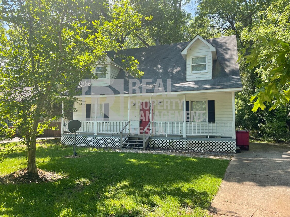 Primary Photo - Beautiful Family Home in Lake Wildwood