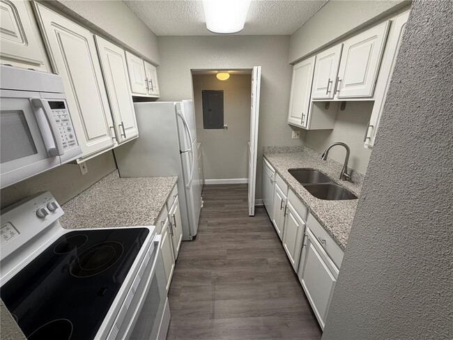 Building Photo - 3716 Idlebrook Cir