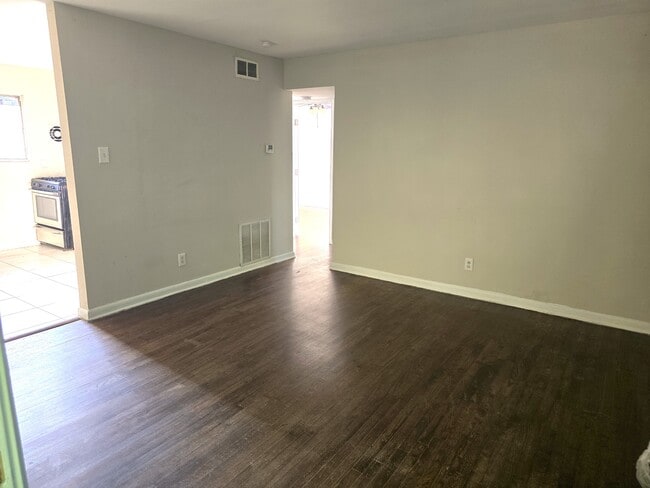 Building Photo - Sells Avenue