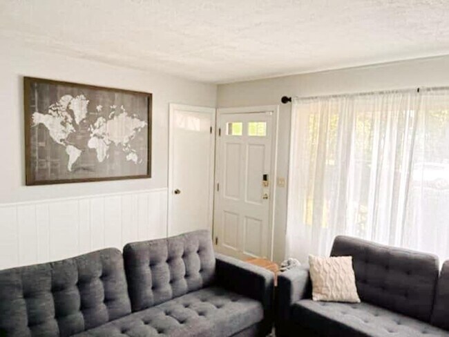 Foto del edificio - Close to Notre Dame, updated 3 bedroom 1 bath home.