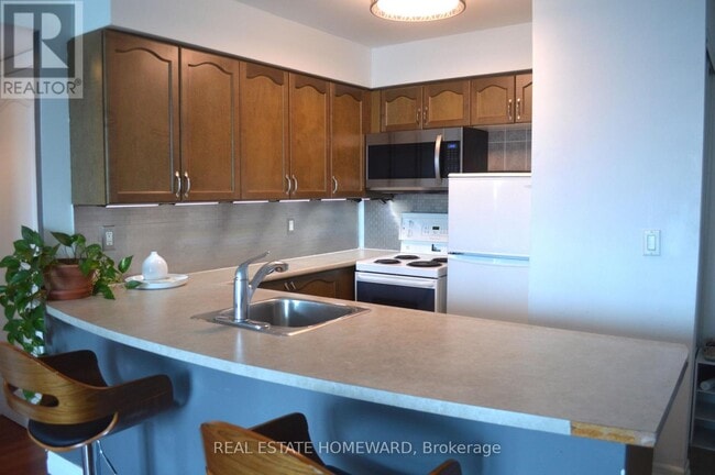 Building Photo - 2121 Lake Shore Blvd W