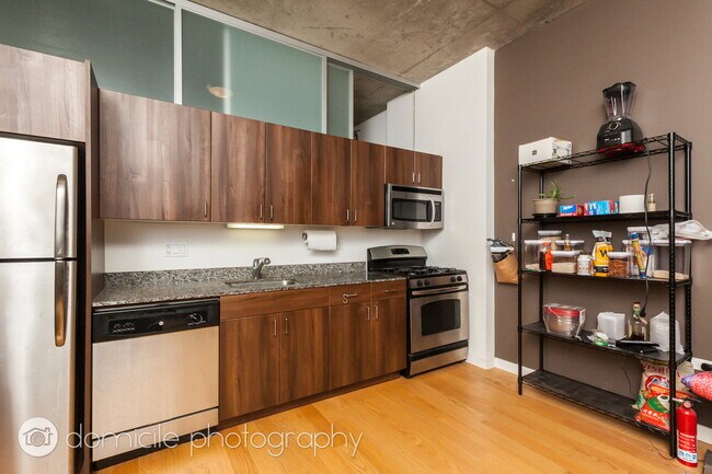 Foto del edificio - 235 W Van Buren St