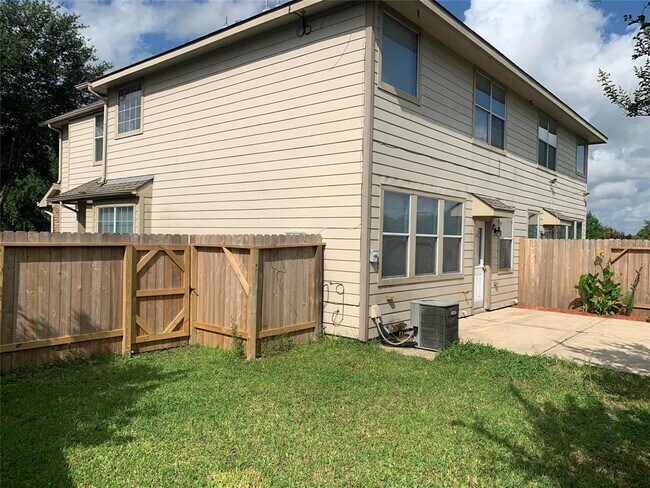 Building Photo - 12407 Lark Fair Ln